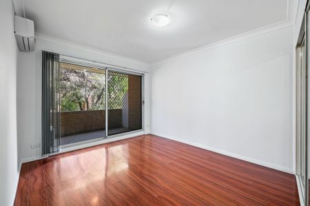 Well Presented 3 Bedroom Apartment - Photo 4