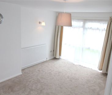 3 bed terraced house to let in Hornchurch - Photo 5