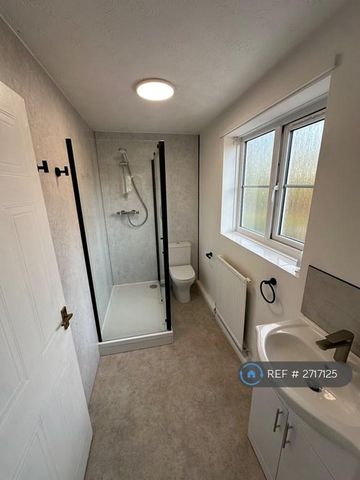 2 bedroom semi-detached house to rent - Photo 4