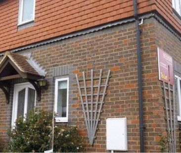 2 bedroom end of terrace house to rent - Photo 2
