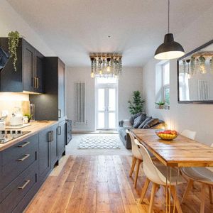 1 bedroom in a house share to rent - Photo 2