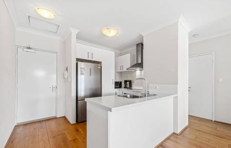 Modern, Furnished 2 x 2 Apartment - Photo 5