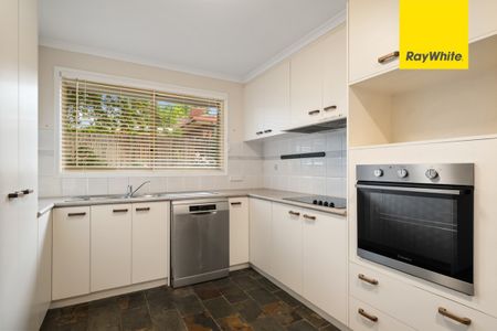 Beautifully Maintained Family Home in Prime Location - Photo 5