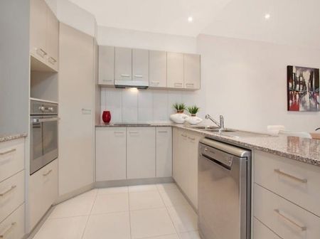 MODERN 2-BEDROOM APARTMENT IN SECURE COMPLEX FULLY FURNISHED - Photo 5