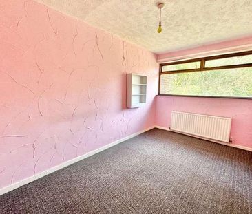 Manor Farm Gardens, Leeds, LS10 - Photo 2