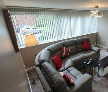 Flat to rent on - Photo 3