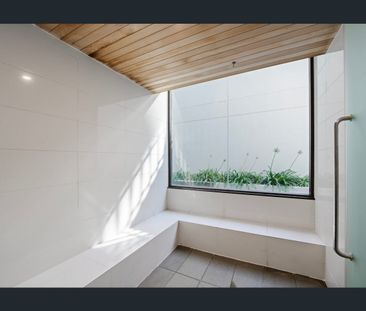 Parkside Home I Walk to Shops & Station - Photo 1