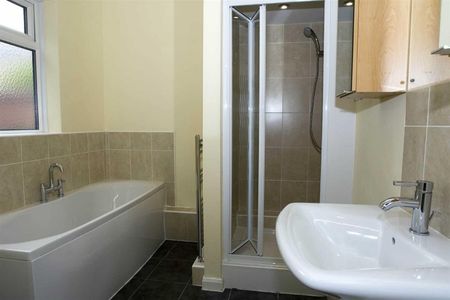 2 Bedroom Flat - Ground Floor - Photo 4