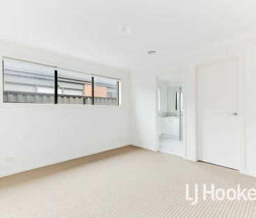 “Neat & Modern Townhouse!” - Photo 2