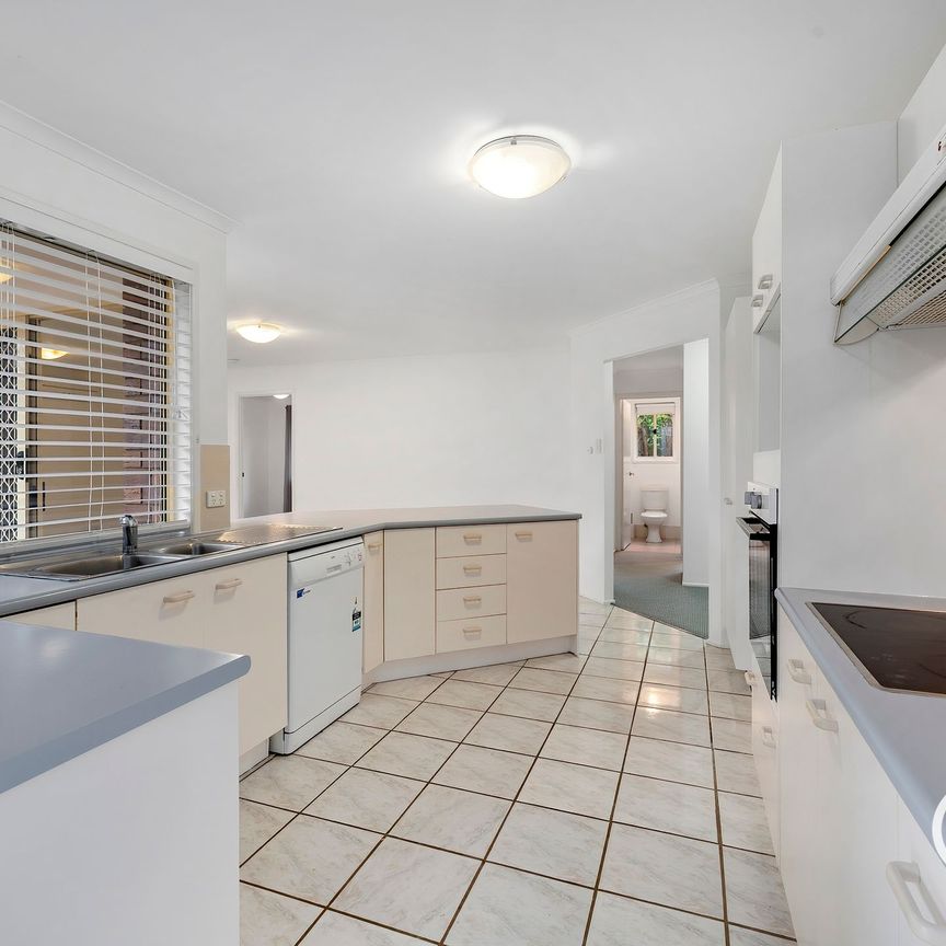 Amazing Renovated Family Home - $1050 Per Week - Unfurnished - Photo 1