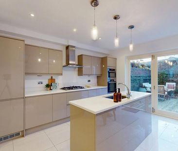 4 bedroom terraced house to rent - Photo 2