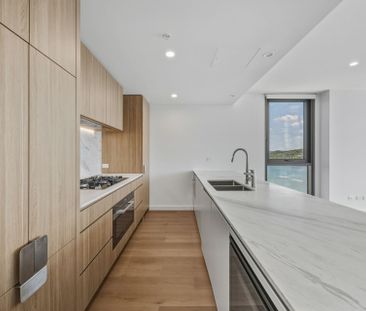 Luxury Waterfront Living with Stunning Views - Photo 5