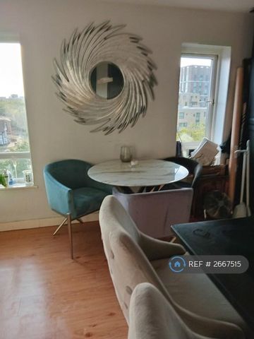 1 bedroom in a flat share to rent - Photo 3