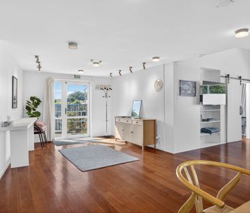 Fully Furnished Spacious Loft-Style Apartment - One Block from the ... - Photo 3