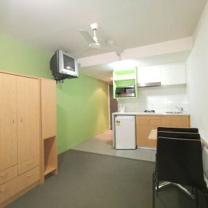 Furnished Studio Apartment Opposite Flinders Street Station! - Photo 2