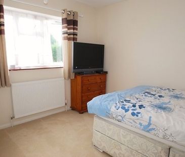 Sandycroft Road, Little Chalfont, Buckinghamshire,HP6 - Photo 2