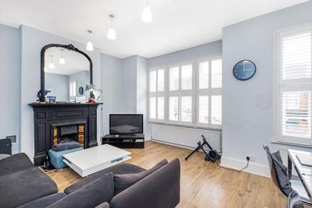 3 bedroom flat to rent - Photo 2