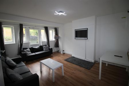 Desborough Avenue, High Wycombe - Photo 2