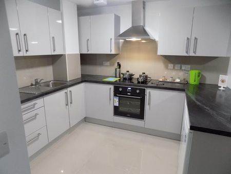 1 bedroom in a flat share to rent - Photo 4