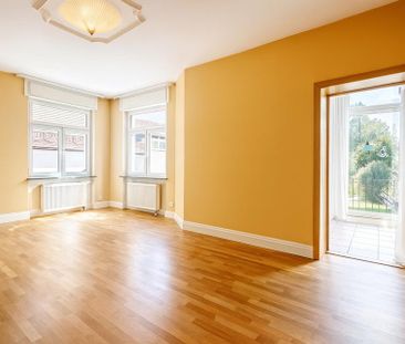 Riesen Garten! Altbaucharme in modernisierter Stadtvilla! 3,5Z Wohn... - Photo 3