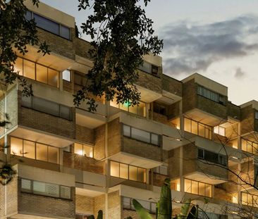 Treehouse-Style Haven With Leafy Outlook. - Photo 4