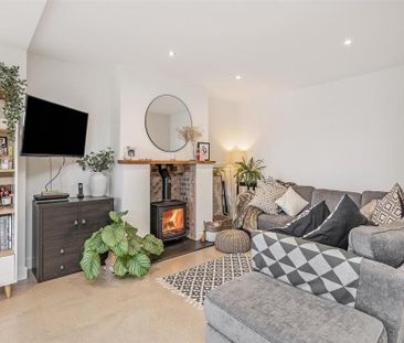 4 bedroom semi-detached house to rent - Photo 3