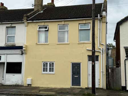 2 bedroom ground floor flat to rent - Photo 3