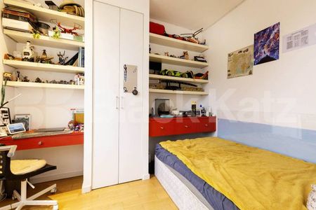 3 double bedroom split level flat located in a leafy part of Muswell Hill - Photo 4