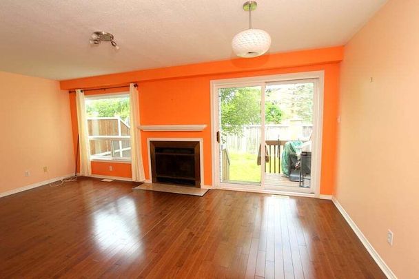 6075 Pineglade Crescent - Photo 1