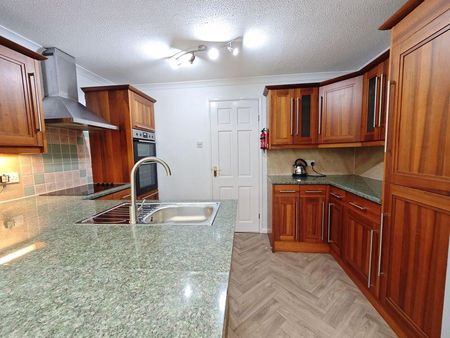 2 bedroom semi-detached house to rent - Photo 3