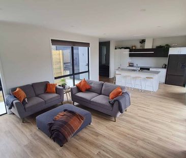 Newly built, 3 bedroom 2 bathroom townhouse. - Photo 3