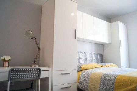 3 bedroom flat to rent - Photo 3