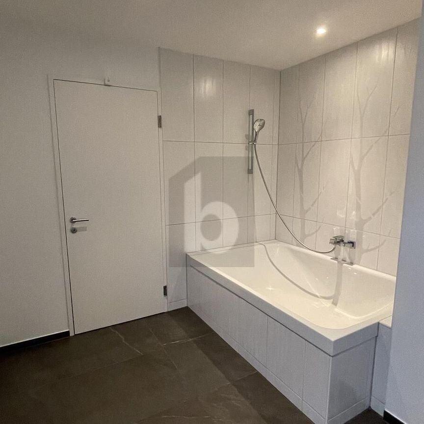 HELL UND MODERN, DIREKT AM RHEIN - Photo 1