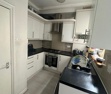Room in a Shared House, York Road, N11 - Photo 6