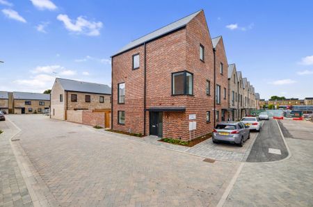 4 bedroom end of terrace house to rent - Photo 3
