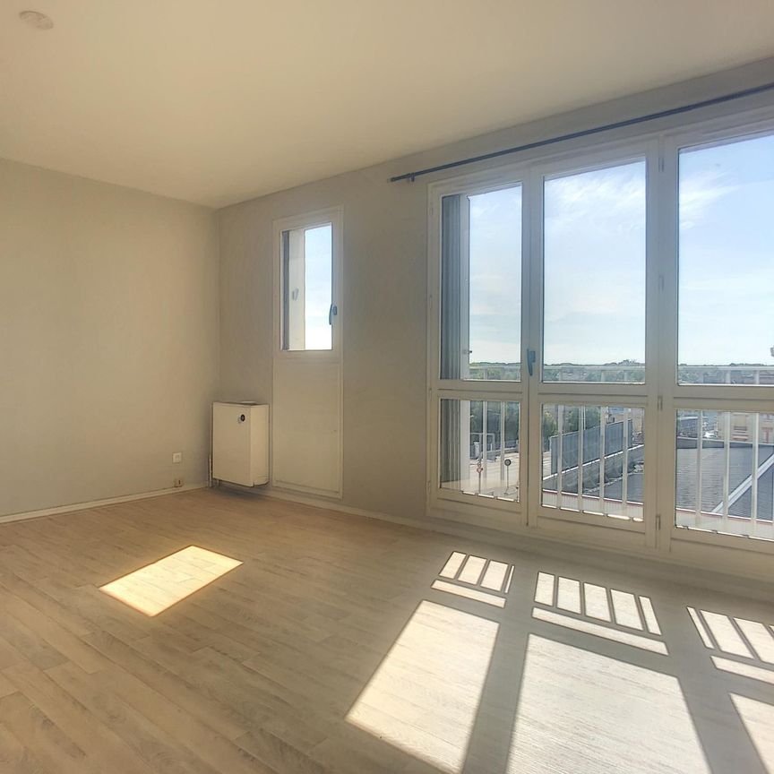 Location Appartement 1 pièce 27m² ST JULIEN LES VILLAS 10800 - Photo 1