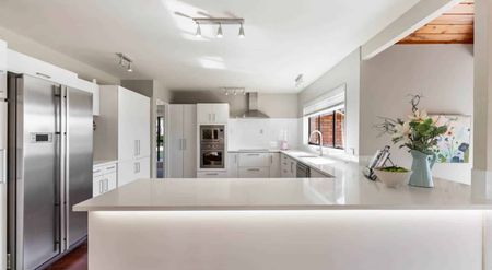 Countryside Escape with Breath-Taking Views - Photo 4