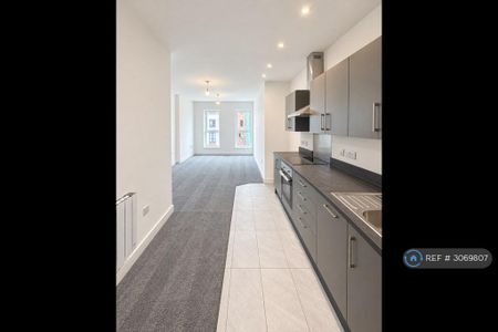 2 bedroom flat to rent - Photo 4