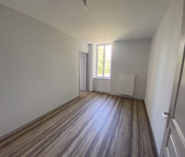 Location Appartement 4 pièces 99m² BARAQUEVILLE 12160 - Photo 2