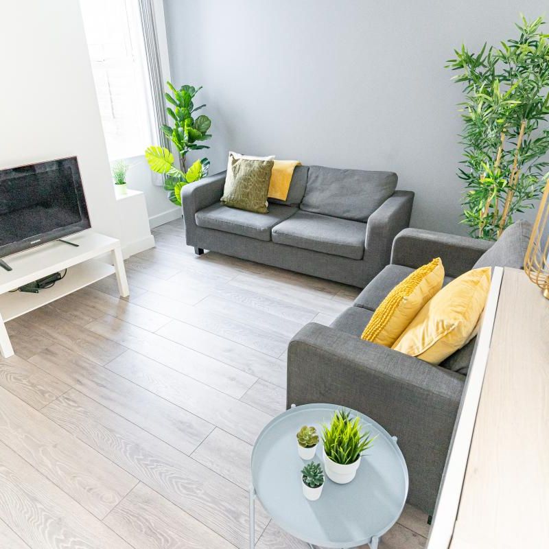 Stansted #70 - Photo 1