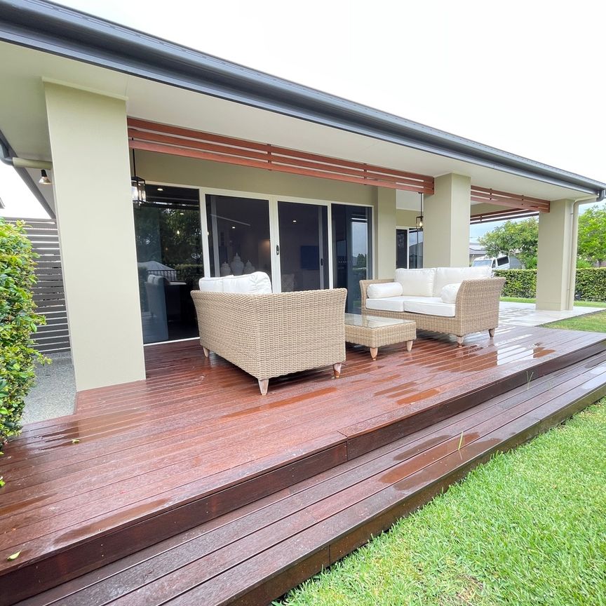 Stunning Modern Family Home with Ducted Air Conditioning - Photo 1