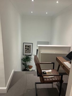 2 Bed Flat, Burdett Road, E14 - Photo 1