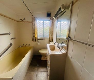 SPACIOUS FAMILY LIVING - Photo 4