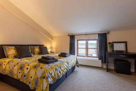 2 bedroom mews to rent - Photo 5