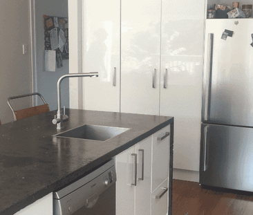 Easy living in this family home - Photo 3