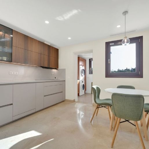 3 Bedroom Apartment For Rent in Nagüeles, Málaga - Photo 1