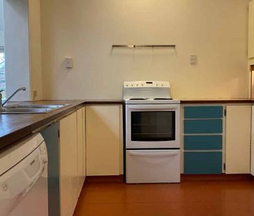 Charming home with harbour views - Photo 3