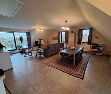 Een ruim dakappartement met terras en lift - Photo 6