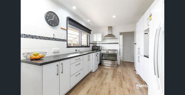 Stunning Modern 4 bedroom home in Bell Post Hill ! - Photo 1