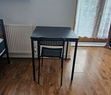 Room in a Shared Flat, Innerd Court, CR0 - Photo 3